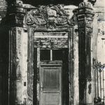 Pałac Raczyńskich – wejście od strony ul. Traugutta, ok. 1950 r. Fot.: Archiwum ASP w Warszawie