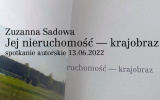 Zaproszenie na spotkanie z prowadzącą pracownię Intermediów na Wydziale Architektury Wnętrz warszawskiej ASP – dr Zuzanną Sadową, autorką monografii artystycznej pt. Jej nieruchomość – krajobraz