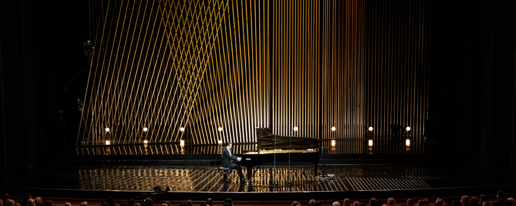 scenografia autorstwa Julii Skrzyneckiej do Międzynarodowego Konkursu Pianistycznego im. Fryderyka Chopina. Fot. Wojciech Grzędziński.