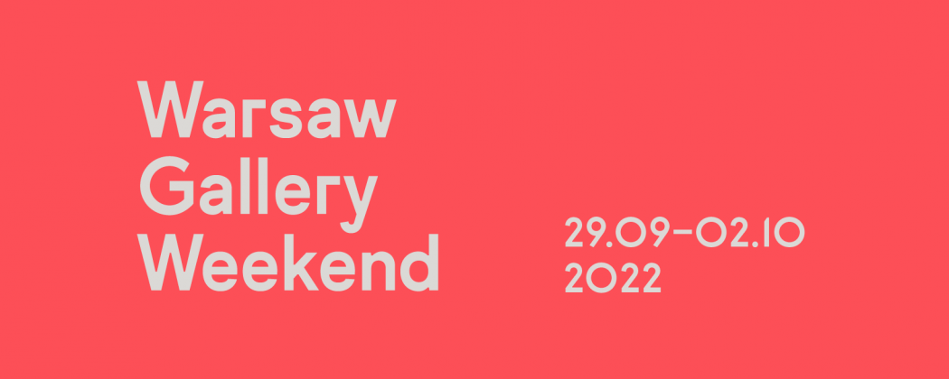 Biały napis Warsaw Gallery Weekend na różowym tle, obok czas trwania wydarzenia 29.09-02.10.2022